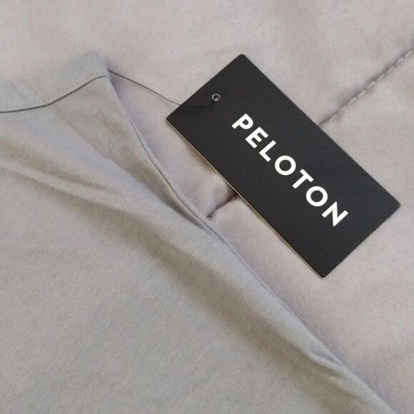 Peloton Grey Studio Colorful Logo Side Slit Workout Tank Top Large NWT - Picture 6 of 16